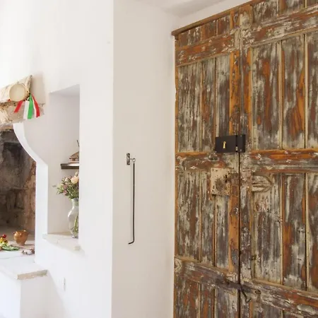 Courtyard With Pool Racale