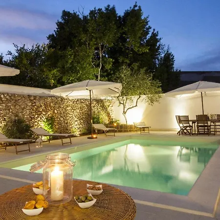Courtyard With Pool Villa *