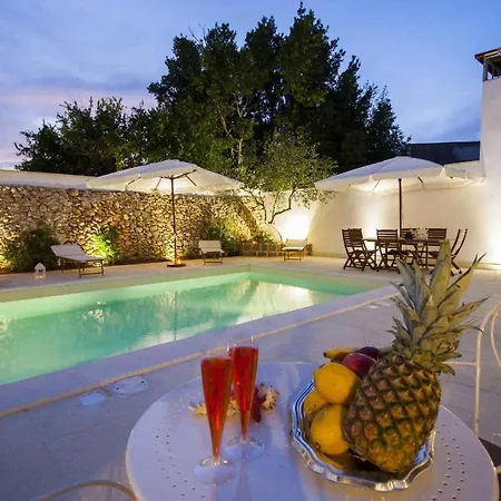 Courtyard With Pool Villa